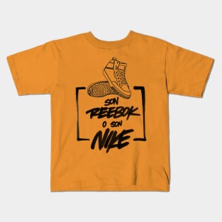 Son reebok o son nike? v1 Kids T-Shirt